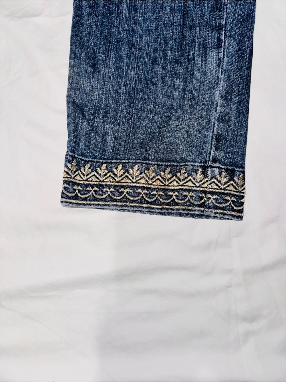 Embroidered Jeans - Picture 3 of 4